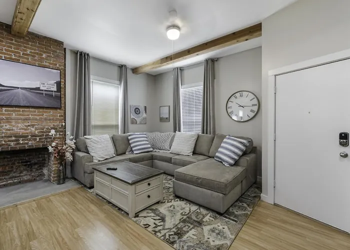 Stockyards- 4min Pet Friendly 3br Luxe Gem * Fort Worth