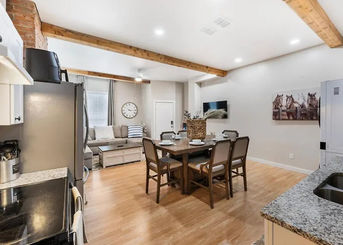 Holiday home Stockyards- 4min Pet Friendly 3br Luxe Gem *