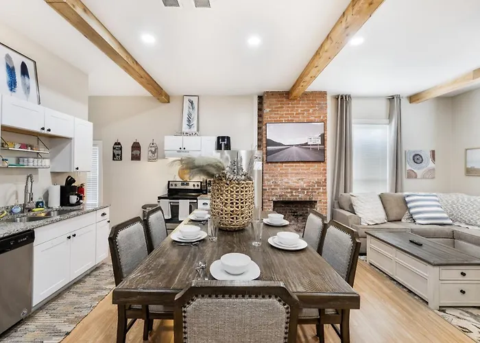Stockyards- 4min Pet Friendly 3br Luxe Gem Holiday home