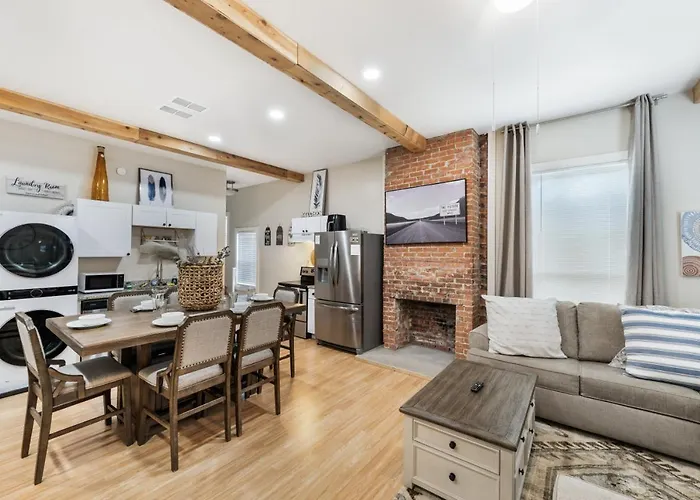 Holiday home Stockyards- 4min Pet Friendly 3br Luxe Gem *