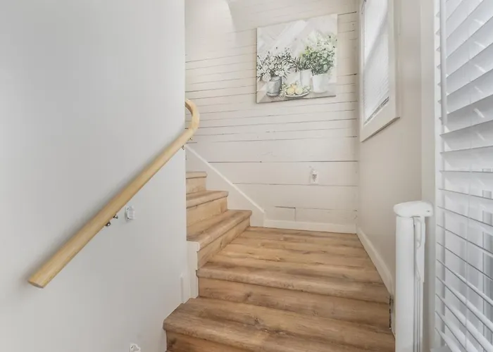 Stockyards- 4min Pet Friendly 3br Luxe Gem