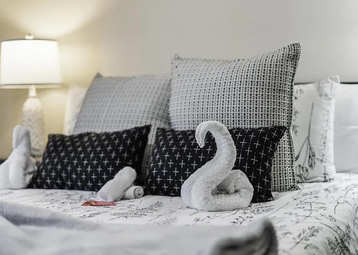 Stockyards- 4min Pet Friendly 3br Luxe Gem * Fort Worth
