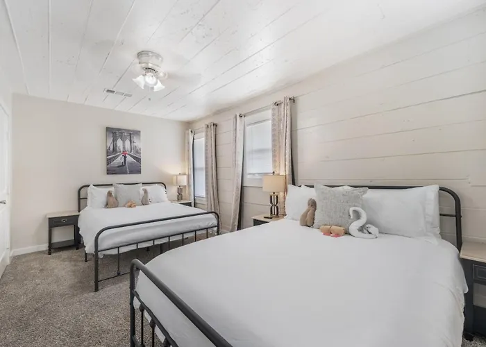 Holiday home Stockyards- 4min Pet Friendly 3br Luxe Gem *