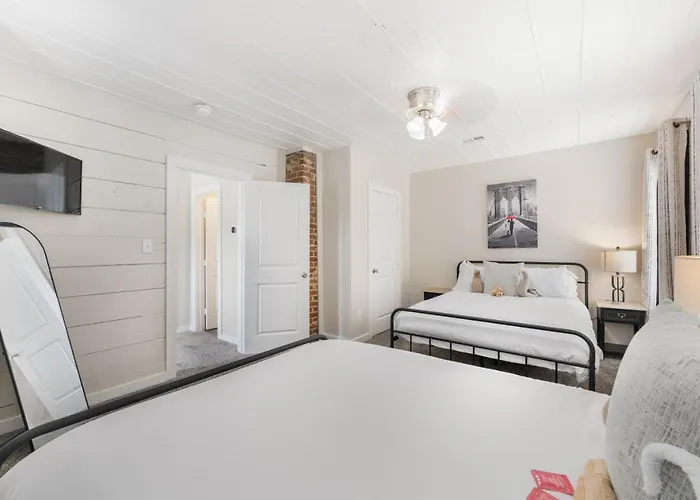Holiday home Stockyards- 4min Pet Friendly 3br Luxe Gem *