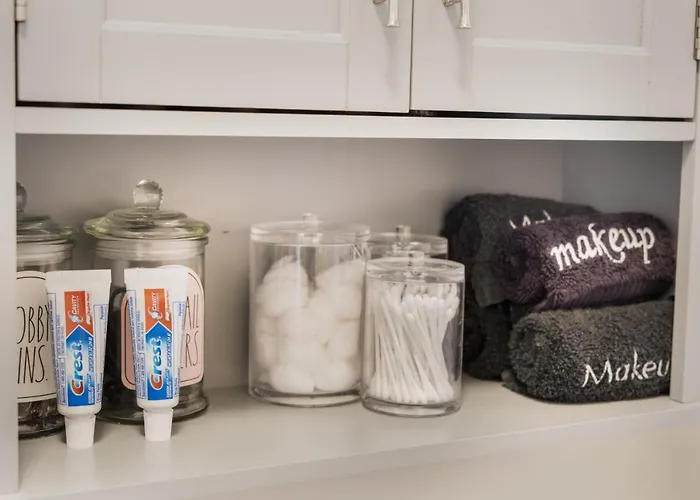 Stockyards- 4min Pet Friendly 3br Luxe Gem